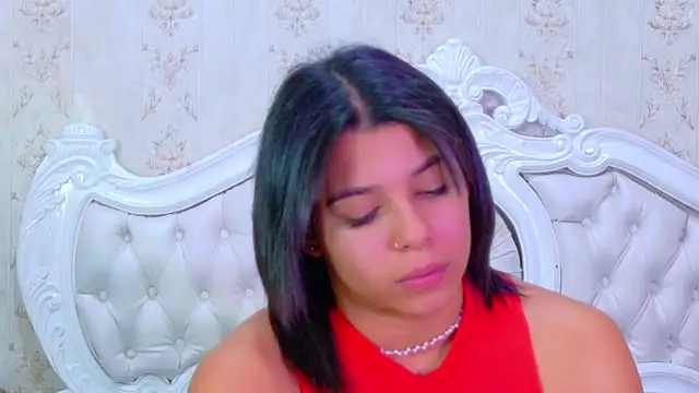 Snapshot of TiaraRosse chatting on October 21, 4:57 am TiaraRosse online show from October 21, 4:57 am