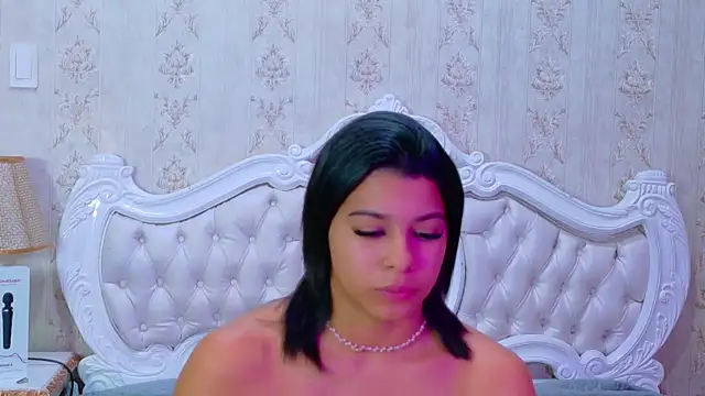 Snapshot of TiaraRosse chatting on October 23, 12:37 pm TiaraRosse online show from October 23, 12:37 pm