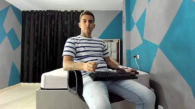 Snapshot of simookeler chatting on December 16, 12:37 am simookeler online show from December 16, 12:37 am