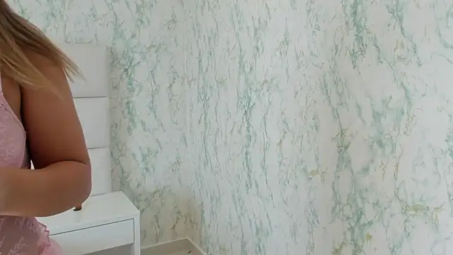 MIA  SAENZ online show from December 25, 2:13 pm