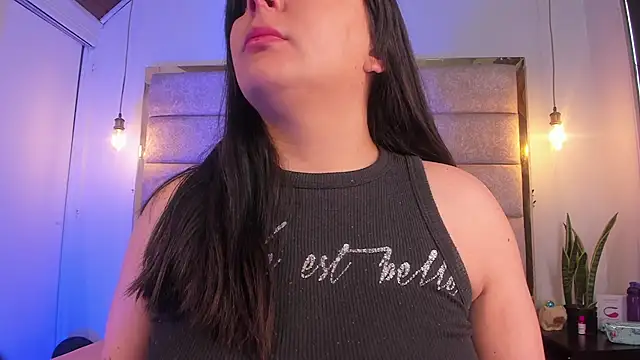 EmaJames25 online show from January 11, 1:49 pm