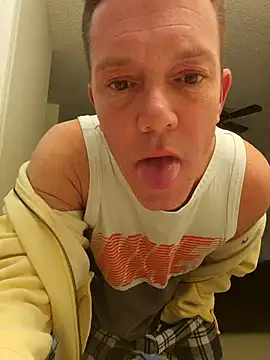 Snapshot of Bigtater1999 chatting on November 20, 12:00 am Bigtater1999 online show from November 20, 12:00 am