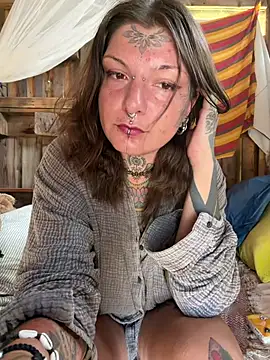 Snapshot of lizzardqueeen chatting on July 20, 3:14 pm lizzardqueeen online show from July 20, 3:14 pm