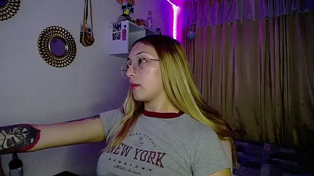 Soffy-brooks online show from December 10, 7:47 am