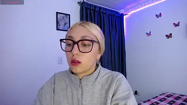 Soffy-brooks online show from April 28, 4:17 am