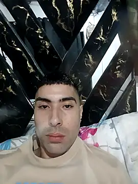 Snapshot of Joosee1696 chatting on February 15, 11:23 pm Joosee1696 online show from February 15, 11:23 pm