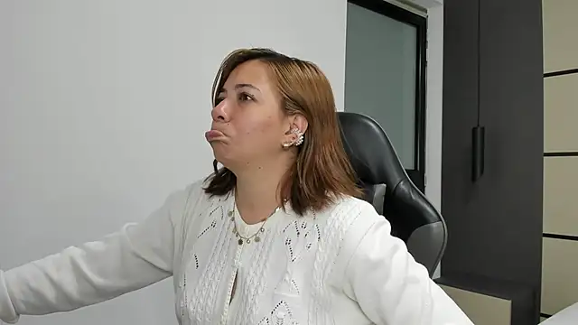 alma fenix online show from October 1, 12:33 pm