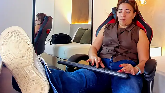 alma fenix online show from November 4, 12:26 pm