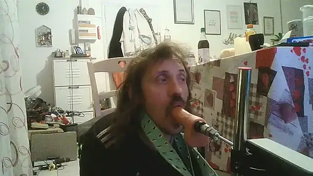 cyril020202 online show from November 10, 5:23 pm