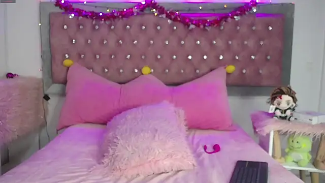 EmmaWilder online show from December 20, 4:53 am