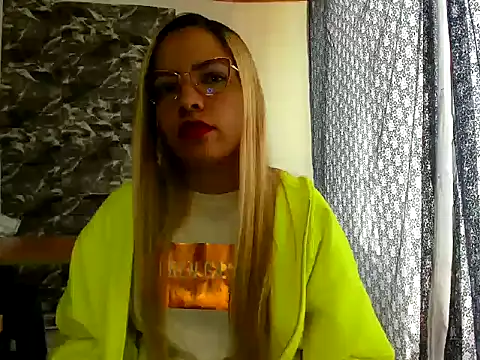 Snapshot of MISSLAUR4 chatting on January 3, 4:27 pm MISSLAUR4 online show from January 3, 4:27 pm