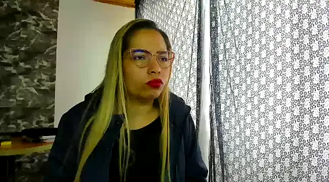 Snapshot of MISSLAUR4 chatting on January 6, 4:02 pm MISSLAUR4 online show from January 6, 4:02 pm