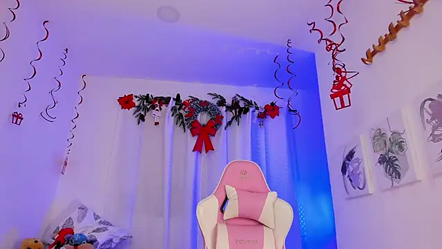 Snapshot of Lia_Petite1 chatting on January 25, 5:51 am Lia Petite1 online show from January 25, 5:51 am