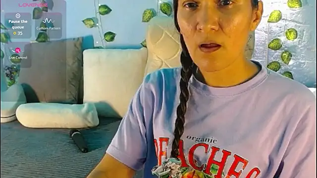 Snapshot of venus_swet_ chatting on October 20, 12:44 am venus swet online show from October 20, 12:44 am