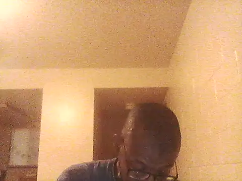 Snapshot of Mcpiney chatting on October 31, 6:58 am Mcpiney online show from October 31, 6:58 am