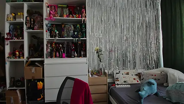 School Love online show from March 30, 7:09 am