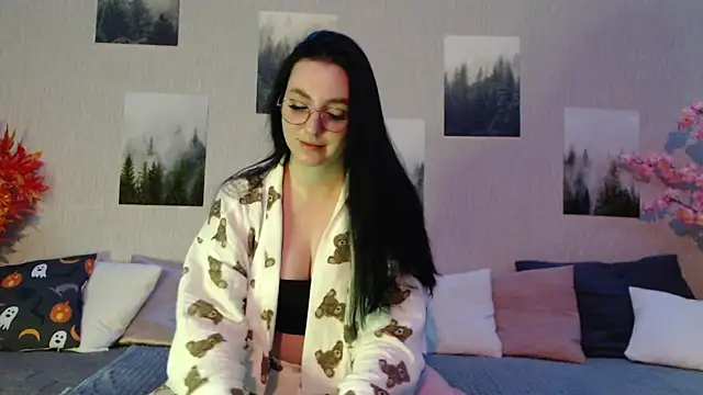 Snapshot of Fluffy_Tiffy chatting on January 6, 2:04 am Fluffy Tiffy online show from January 6, 2:04 am