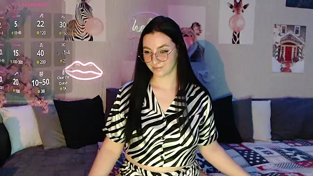Snapshot of Fluffy_Tiffy chatting on February 4, 5:10 am Fluffy Tiffy online show from February 4, 5:10 am