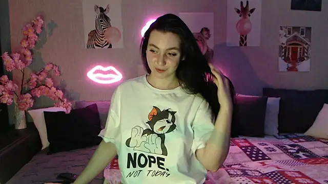 Snapshot of Fluffy_Tiffy chatting on February 6, 5:03 am Fluffy Tiffy online show from February 6, 5:03 am