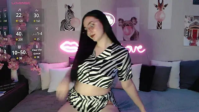Snapshot of Fluffy_Tiffy chatting on February 11, 2:03 am Fluffy Tiffy online show from February 11, 2:03 am