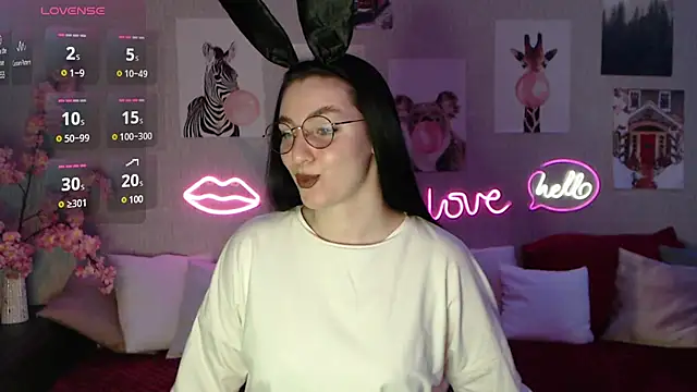 Snapshot of Fluffy_Tiffy chatting on February 13, 12:57 am Fluffy Tiffy online show from February 13, 12:57 am
