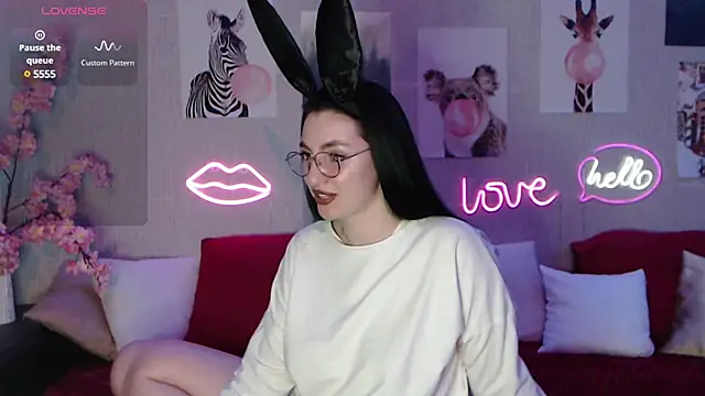 Snapshot of Fluffy_Tiffy chatting on February 13, 7:03 am Fluffy Tiffy online show from February 13, 7:03 am