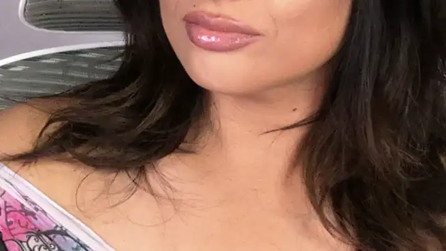 xprettysmilex online show from April 15, 6:37 pm