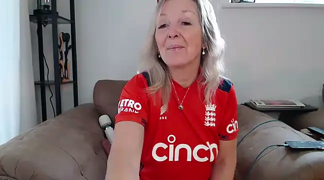 Snapshot of Ladystargazer1966 chatting on January 10, 12:36 pm Ladystargazer1966 online show from January 10, 12:36 pm