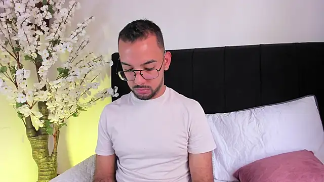  PauloDaSilva  online show from March 31, 4:18 pm