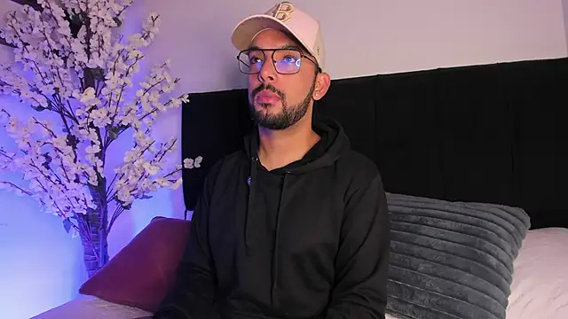  PauloDaSilva  online show from April 16, 11:22 am