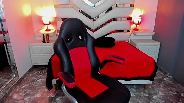 KateTompson  online show from January 19, 4:00 pm