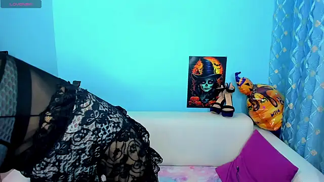 Snapshot of LindaaLu chatting on November 12, 2:12 am LindaaLu online show from November 12, 2:12 am