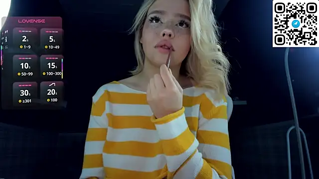 Snapshot of Anna_Robinson chatting on April 1, 1:39 am Anna Robinson online show from April 1, 1:39 am