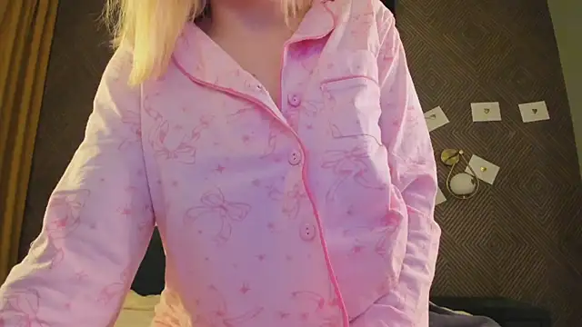 Anna Robinson online show from May 18, 12:18 am