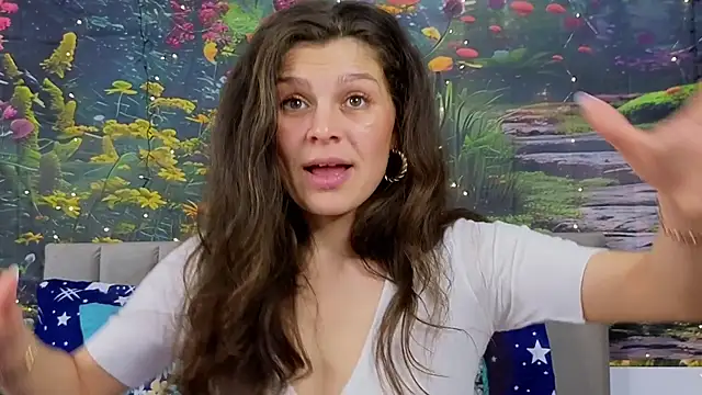 Snapshot of MadameDeFeu chatting on February 8, 10:18 am MadameDeFeu online show from February 8, 10:18 am