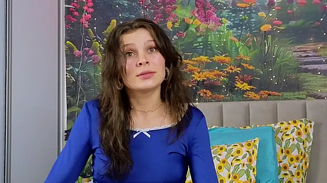 Snapshot of MadameDeFeu chatting on February 18, 8:49 am MadameDeFeu online show from February 18, 8:49 am