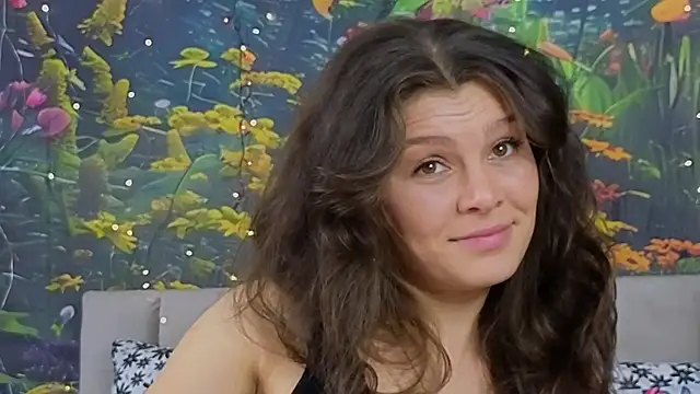 Snapshot of MadameDeFeu chatting on March 1, 11:17 am MadameDeFeu online show from March 1, 11:17 am