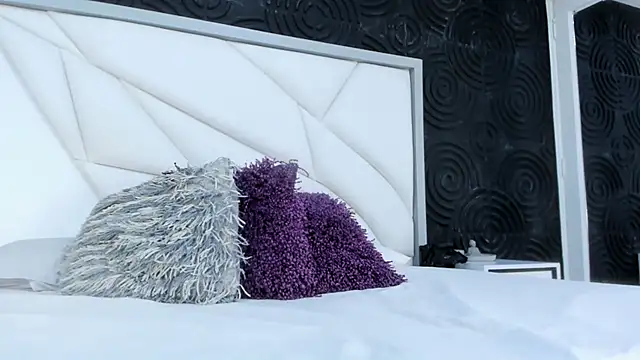 Snapshot of AbigailWilliams_ chatting on October 16, 11:22 am AbigailWilliams online show from October 16, 11:22 am