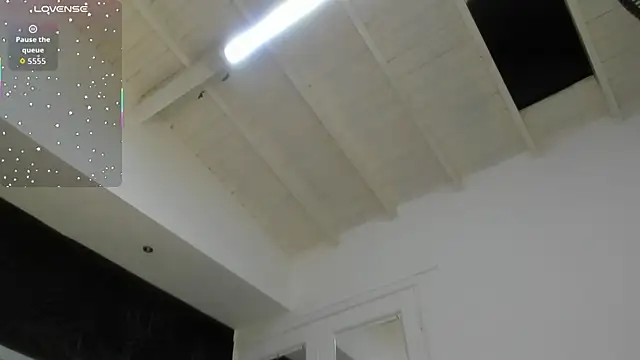 Snapshot of AbigailWilliams_ chatting on October 24, 11:17 am AbigailWilliams online show from October 24, 11:17 am