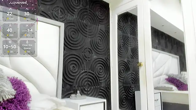 Snapshot of AbigailWilliams_ chatting on October 27, 11:14 am AbigailWilliams online show from October 27, 11:14 am