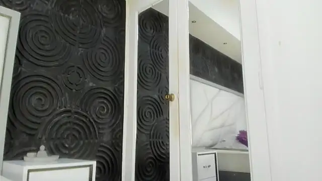 Snapshot of AbigailWilliams_ chatting on October 29, 11:12 am AbigailWilliams online show from October 29, 11:12 am