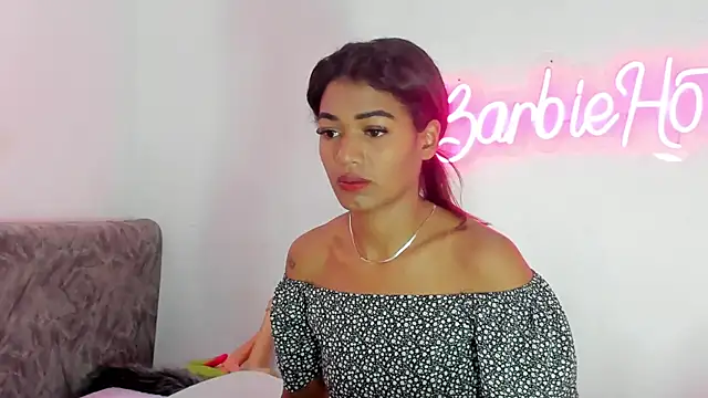 BarbieHotLaura online show from October 10, 2:05 pm