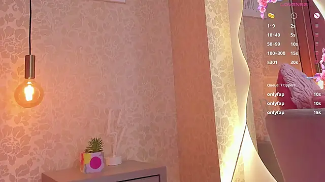 Snapshot of salome-brown chatting on December 19, 3:40 am salome-brown online show from December 19, 3:40 am