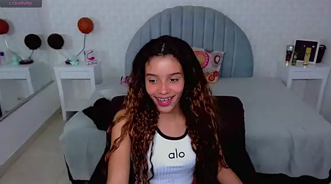 Snapshot of charlotte_0309 chatting on January 8, 12:06 am charlotte 0309 online show from January 8, 12:06 am