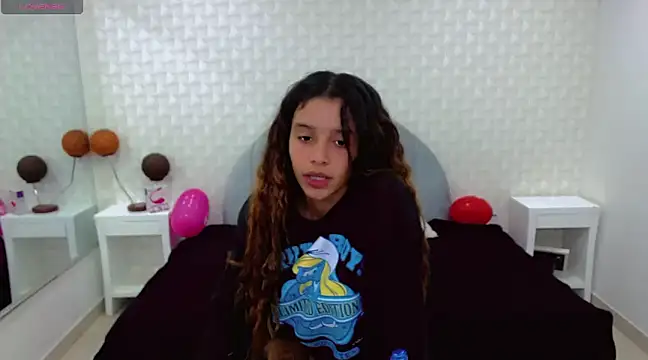 Snapshot of charlotte_0309 chatting on February 19, 6:33 am charlotte 0309 online show from February 19, 6:33 am