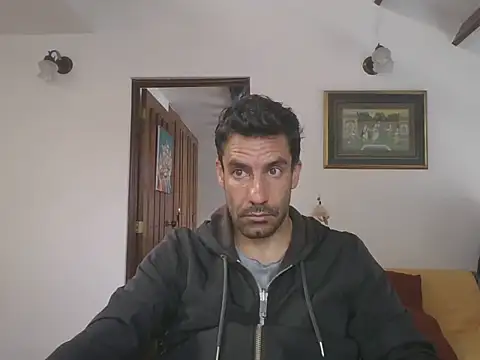 elkike1980 online show from May 6, 2:33 pm