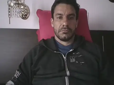 elkike1980 online show from May 11, 11:49 am