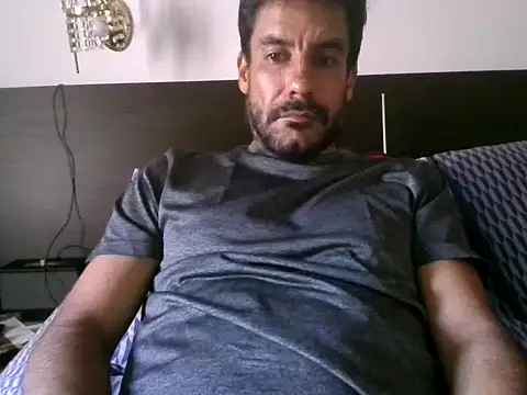 elkike1980 online show from May 18, 9:31 pm