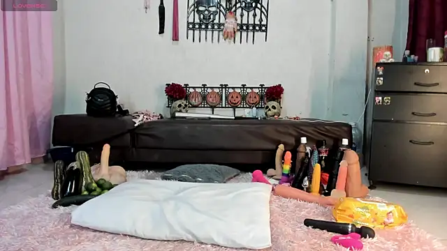 Snapshot of RubyEmerald chatting on December 15, 11:42 pm RubyEmerald online show from December 15, 11:42 pm