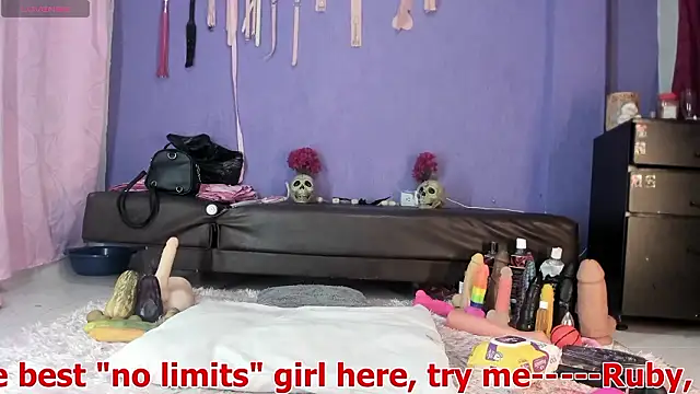 Snapshot of RubyEmerald chatting on February 3, 2:53 am RubyEmerald online show from February 3, 2:53 am